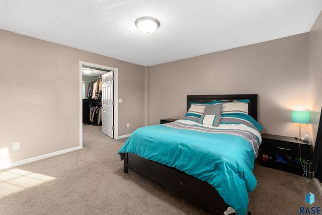 6008 W Cheyenne Dr Drive, Sioux Falls, SD 57106