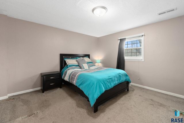 6008 W Cheyenne Dr Drive, Sioux Falls, SD 57106