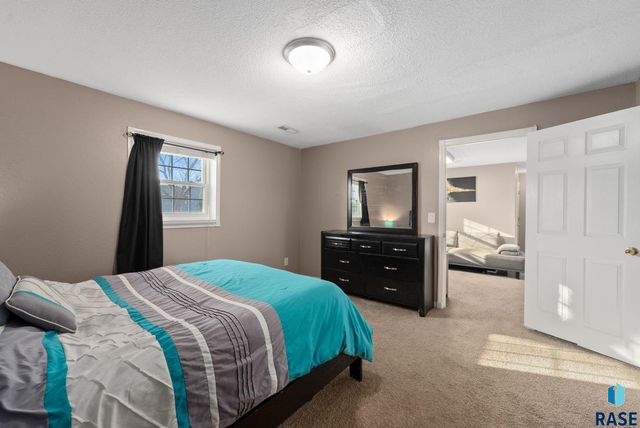 6008 W Cheyenne Dr Drive, Sioux Falls, SD 57106