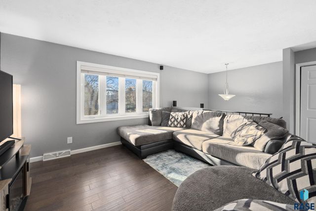 6008 W Cheyenne Dr Drive, Sioux Falls, SD 57106