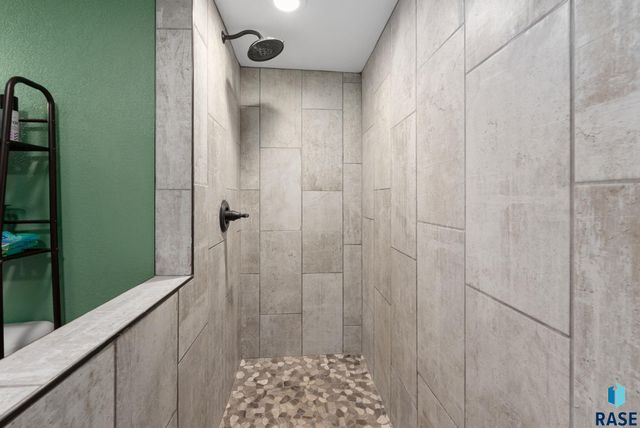 6008 W Cheyenne Dr Drive, Sioux Falls, SD 57106