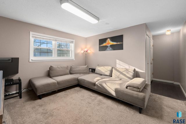 6008 W Cheyenne Dr Drive, Sioux Falls, SD 57106