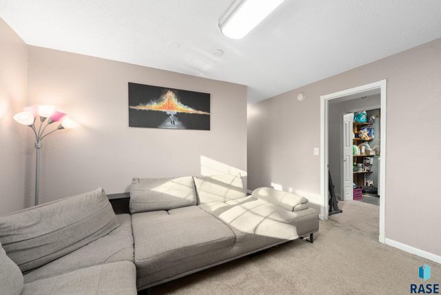 6008 W Cheyenne Dr Drive, Sioux Falls, SD 57106