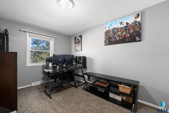 6008 W Cheyenne Dr Drive, Sioux Falls, SD 57106