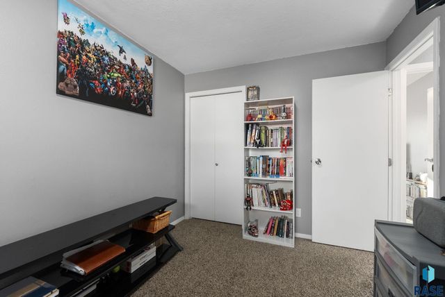 6008 W Cheyenne Dr Drive, Sioux Falls, SD 57106