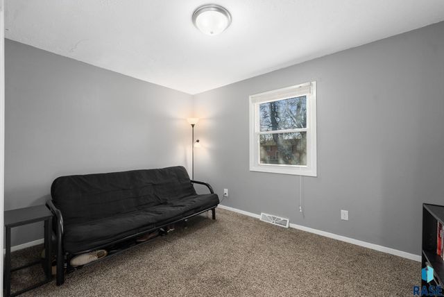 6008 W Cheyenne Dr Drive, Sioux Falls, SD 57106