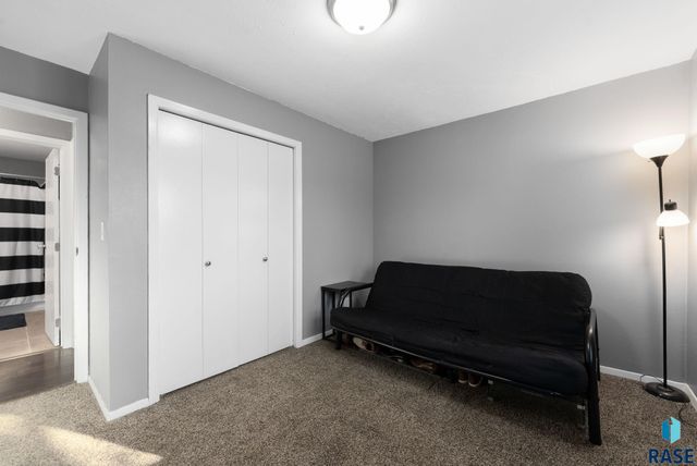 6008 W Cheyenne Dr Drive, Sioux Falls, SD 57106