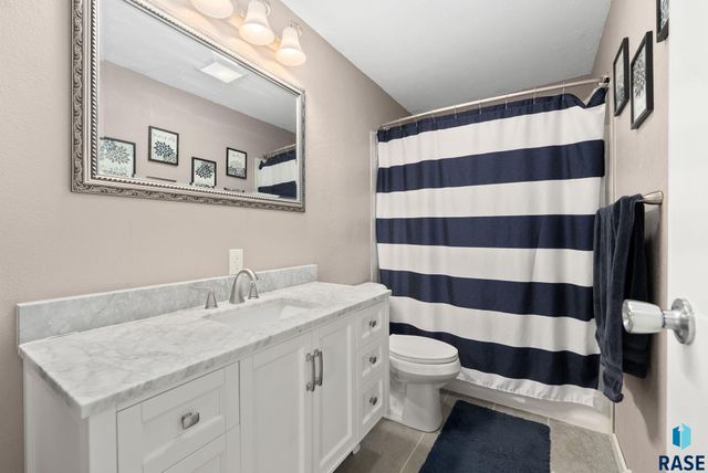 6008 W Cheyenne Dr Drive, Sioux Falls, SD 57106