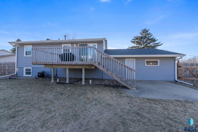 6008 W Cheyenne Dr Drive, Sioux Falls, SD 57106