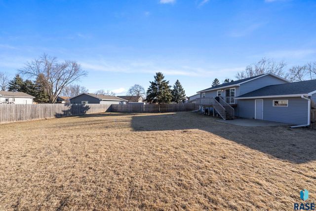 6008 W Cheyenne Dr Drive, Sioux Falls, SD 57106