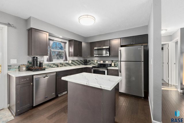 6008 W Cheyenne Dr Drive, Sioux Falls, SD 57106