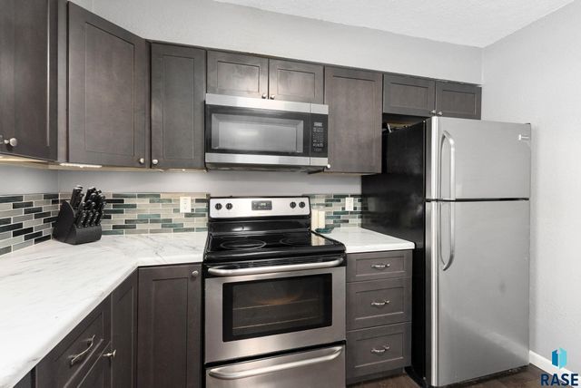 6008 W Cheyenne Dr Drive, Sioux Falls, SD 57106