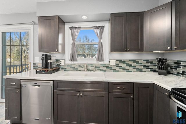 6008 W Cheyenne Dr Drive, Sioux Falls, SD 57106