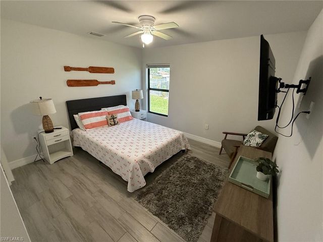 313 SW 47th TER, Cape Coral, FL 33914