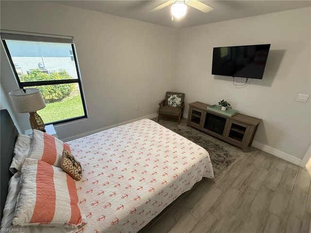 313 SW 47th TER, Cape Coral, FL 33914
