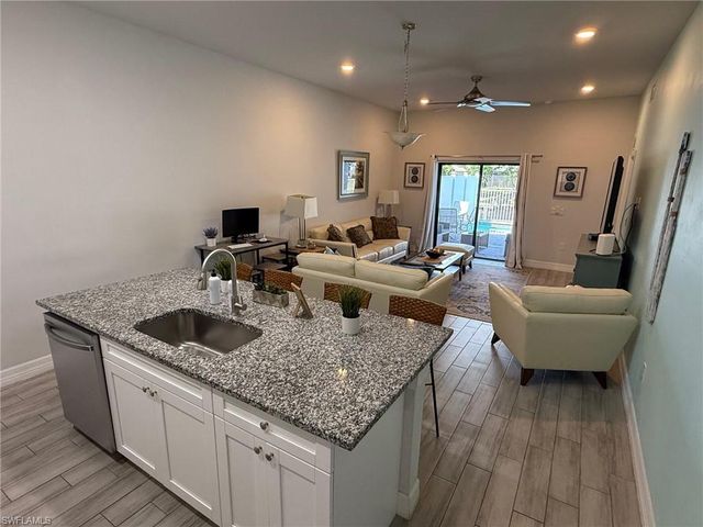 313 SW 47th TER, Cape Coral, FL 33914