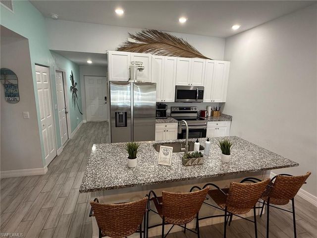 313 SW 47th TER, Cape Coral, FL 33914