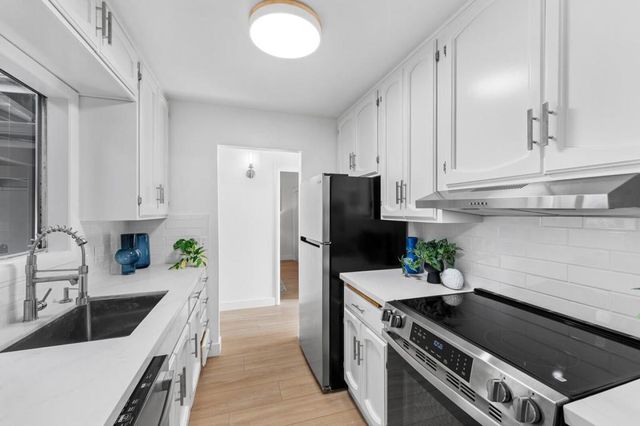 80 Watkins Avenue, Atherton, CA 94027