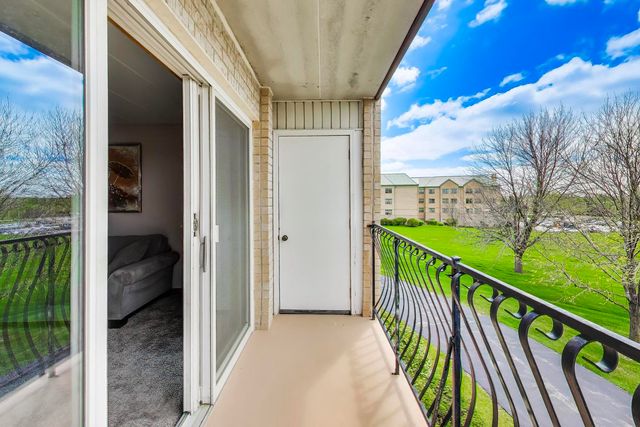 9750 Koch Court 2F, Orland Park, IL 60467
