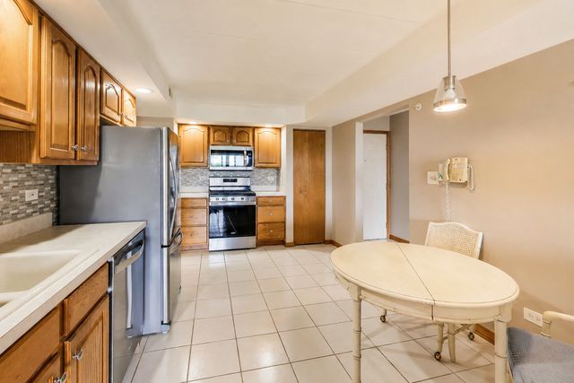 9750 Koch Court 2F, Orland Park, IL 60467