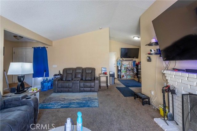 719 W Avenue H2, Lancaster, CA 93534