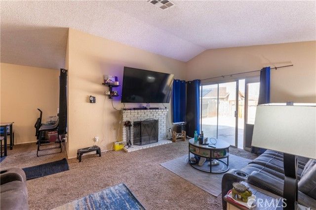 719 W Avenue H2, Lancaster, CA 93534