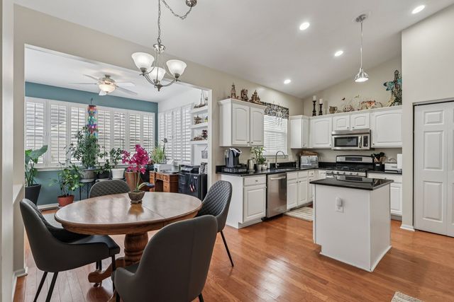 688 Cadillac Circle, Romeoville, IL 60446