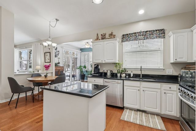 688 Cadillac Circle, Romeoville, IL 60446