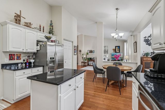 688 Cadillac Circle, Romeoville, IL 60446