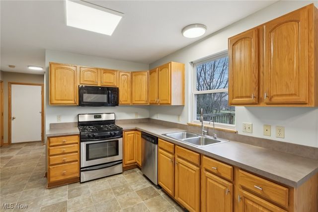 854 Longbrook Drive, Wadsworth, OH 44281