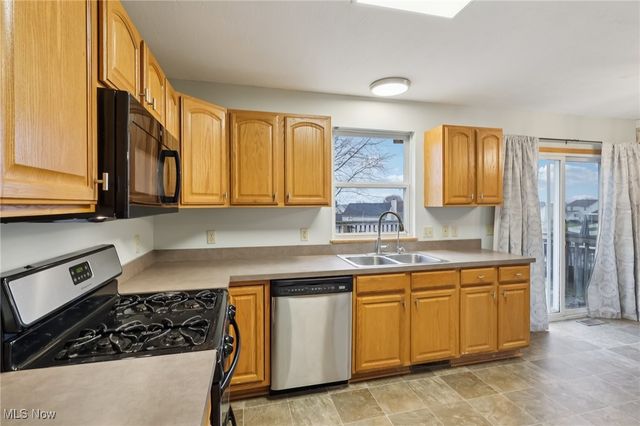 854 Longbrook Drive, Wadsworth, OH 44281