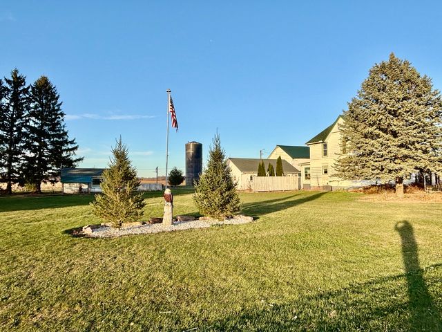 12916 Grange Hall Road, Capron, IL 61012