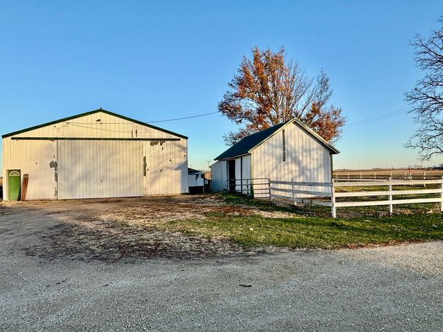 12916 Grange Hall Road, Capron, IL 61012