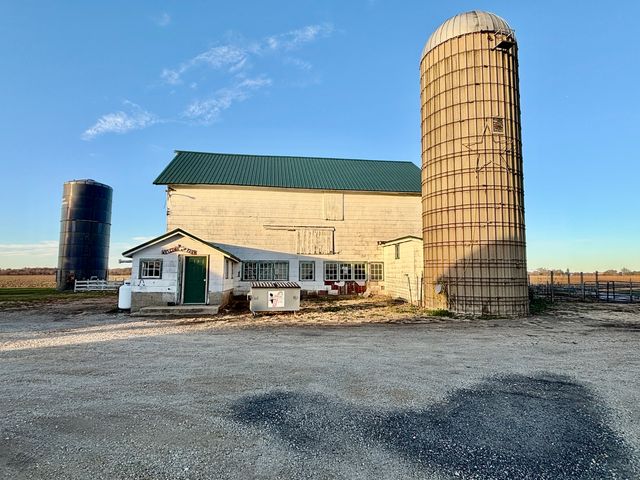 12916 Grange Hall Road, Capron, IL 61012