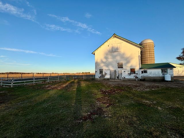 12916 Grange Hall Road, Capron, IL 61012