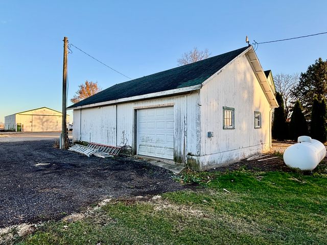 12916 Grange Hall Road, Capron, IL 61012