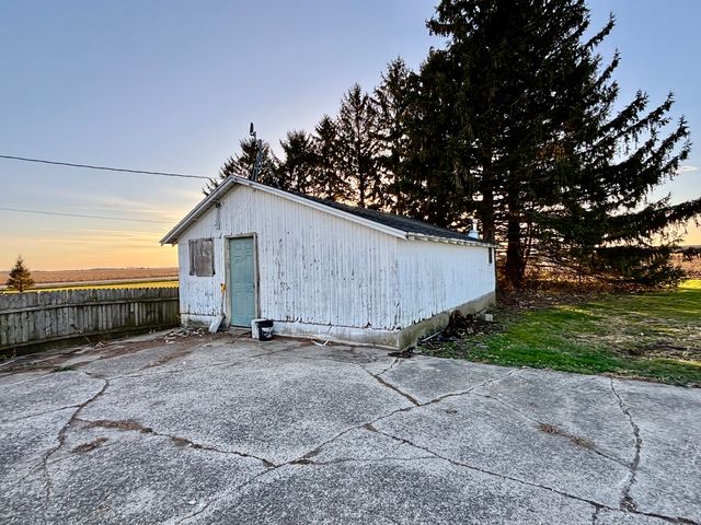 12916 Grange Hall Road, Capron, IL 61012