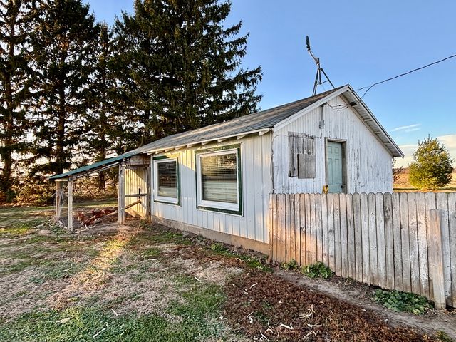 12916 Grange Hall Road, Capron, IL 61012