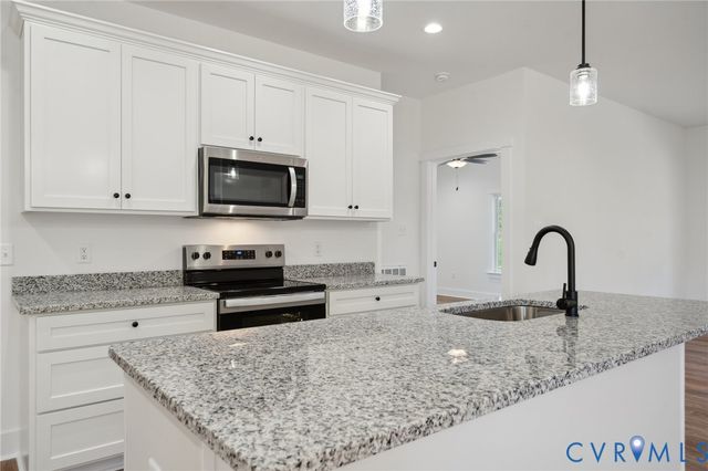43 Oak Hill Rd, Cumberland, VA 23040
