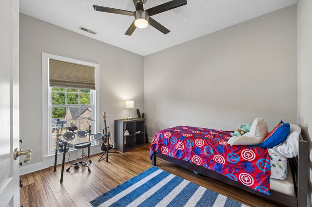 4075 Summit Dr, Greenbrier, TN 37073