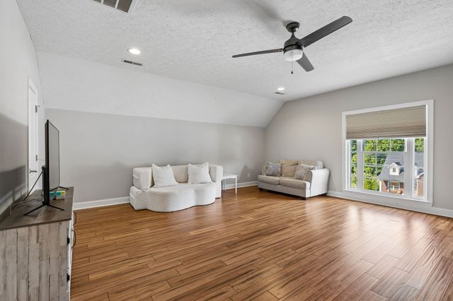 4075 Summit Dr, Greenbrier, TN 37073