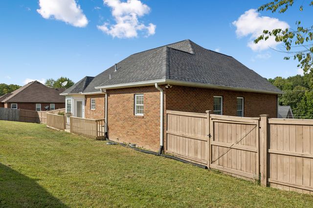 4075 Summit Dr, Greenbrier, TN 37073