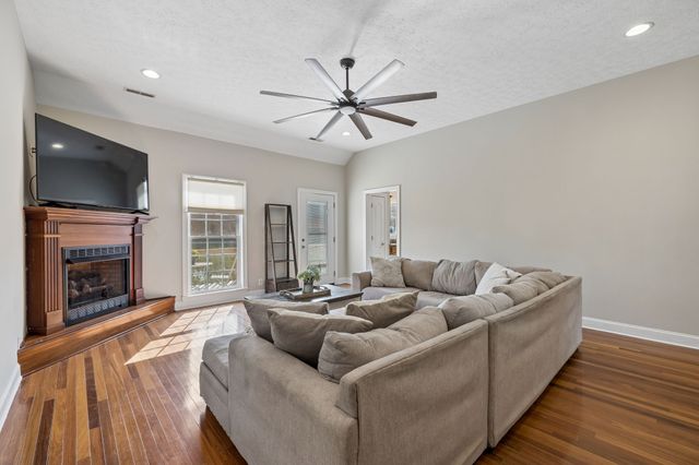 4075 Summit Dr, Greenbrier, TN 37073
