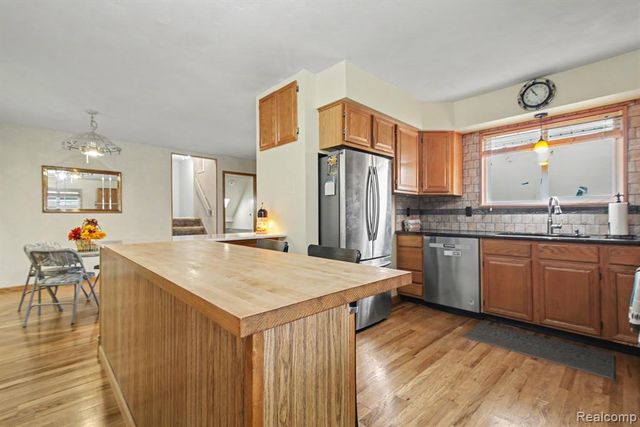 1564 Delmonte Street, Wolverine Lake, MI 48390