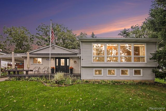 1564 Delmonte Street, Wolverine Lake, MI 48390