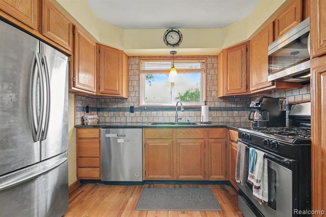 1564 Delmonte Street, Wolverine Lake, MI 48390