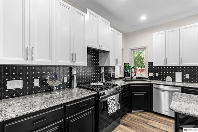 11828 S 52nd Street, Papillion, NE 68133