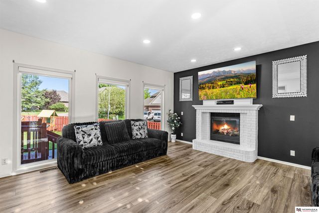 11828 S 52nd Street, Papillion, NE 68133