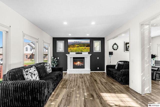 11828 S 52nd Street, Papillion, NE 68133