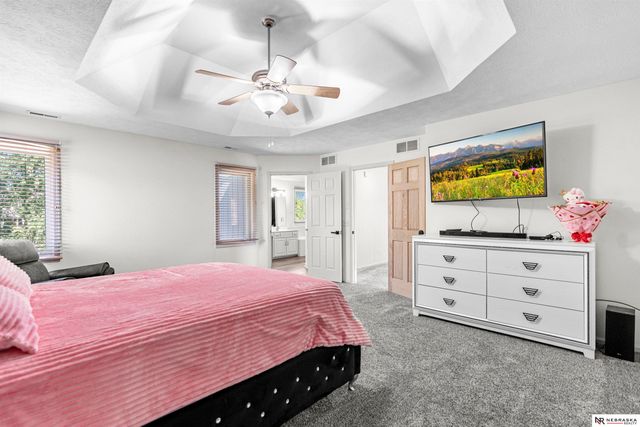 11828 S 52nd Street, Papillion, NE 68133
